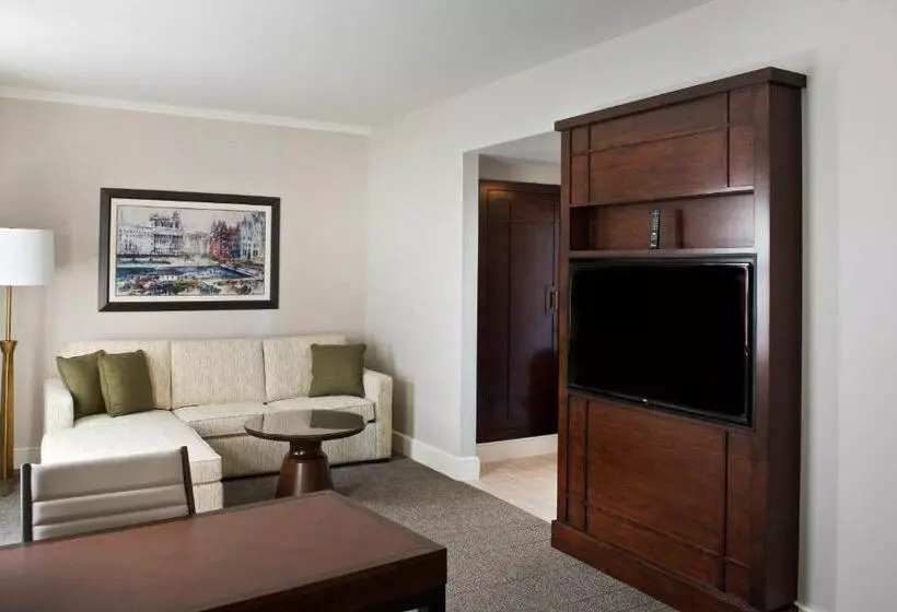 キングサイズベッドのエクゼクティブルーム, Marriott Syracuse Downtown