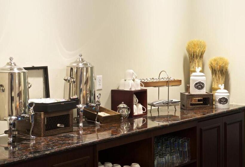 غرفة كلوب سرير كينج, Marriott Syracuse Downtown