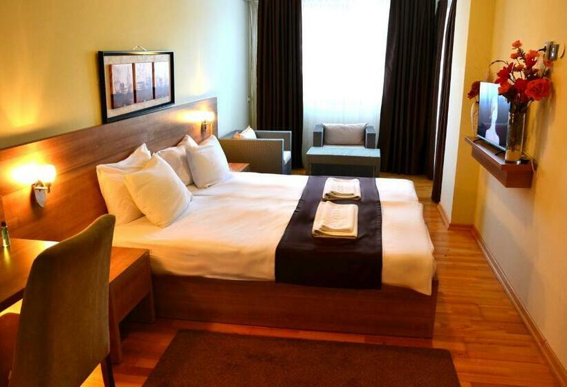 اتاق اکونومی, Park Lakeside Ohrid