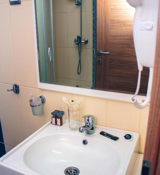 اتاق اکونومی, Park Lakeside Ohrid