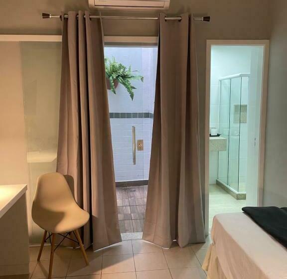 标准单人间, Petit Village Icarai