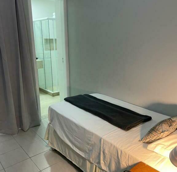 标准单人间, Petit Village Icarai