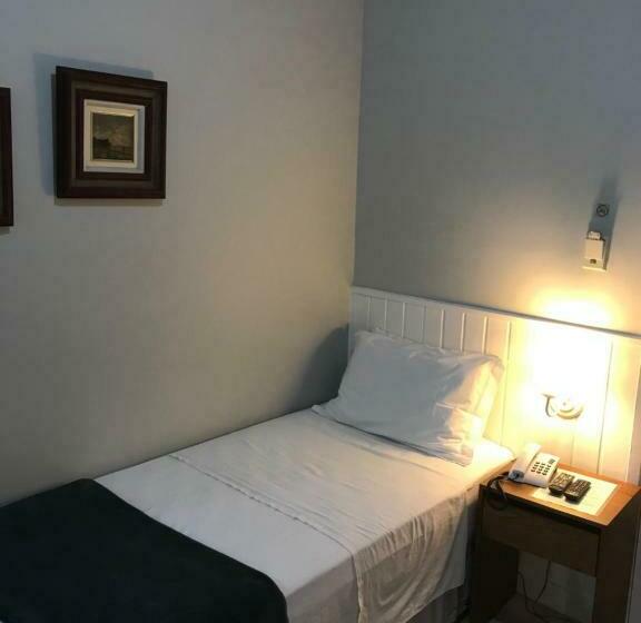 标准单人间, Petit Village Icarai