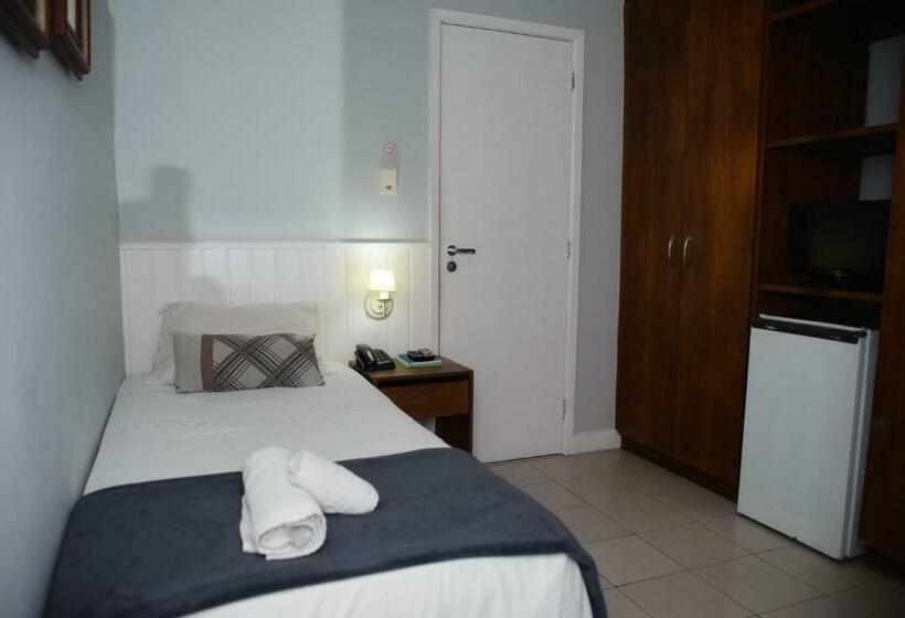 标准单人间, Petit Village Icarai