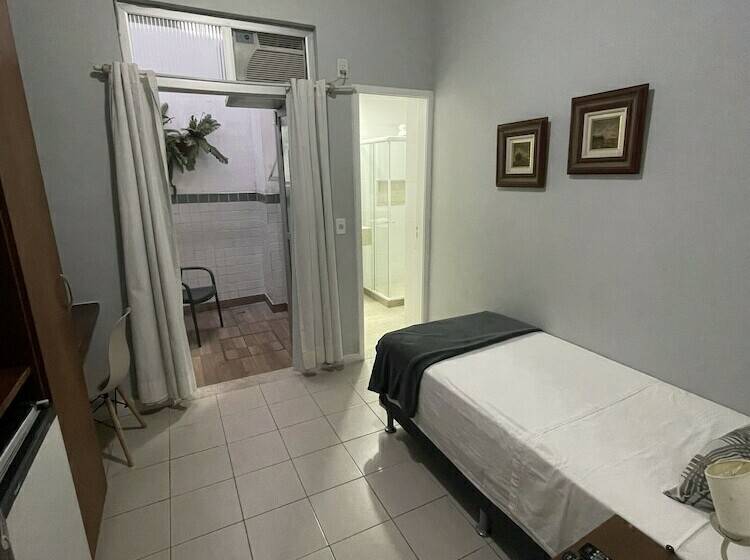 标准单人间, Petit Village Icarai