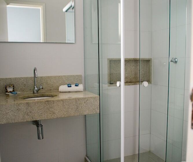 标准单人间, Petit Village Icarai