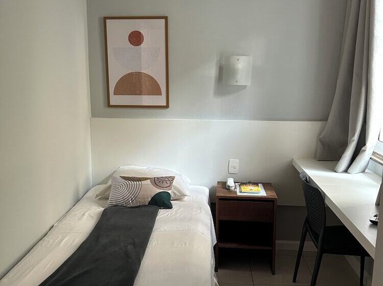 标准单人间, Petit Village Icarai