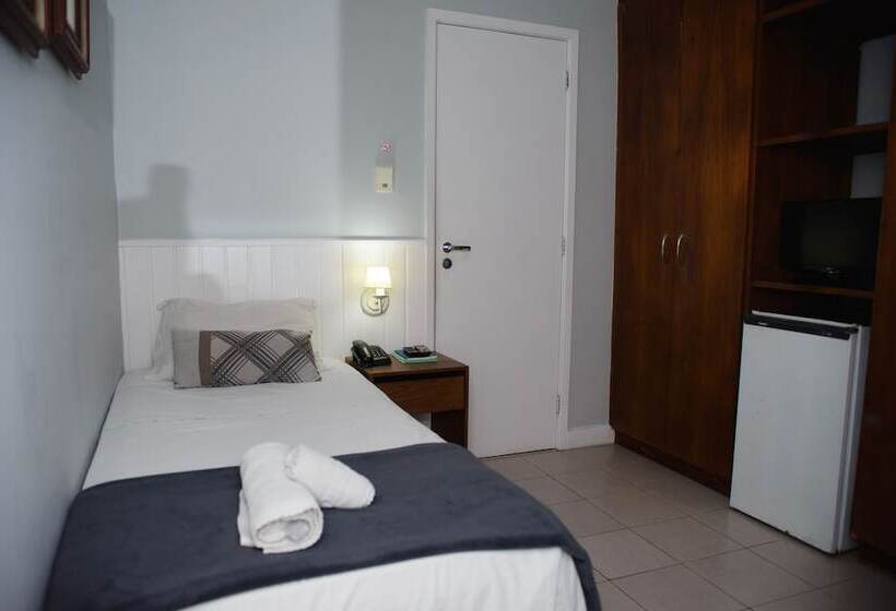 标准单人间, Petit Village Icarai