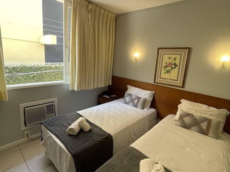 标准间, Petit Village Icarai