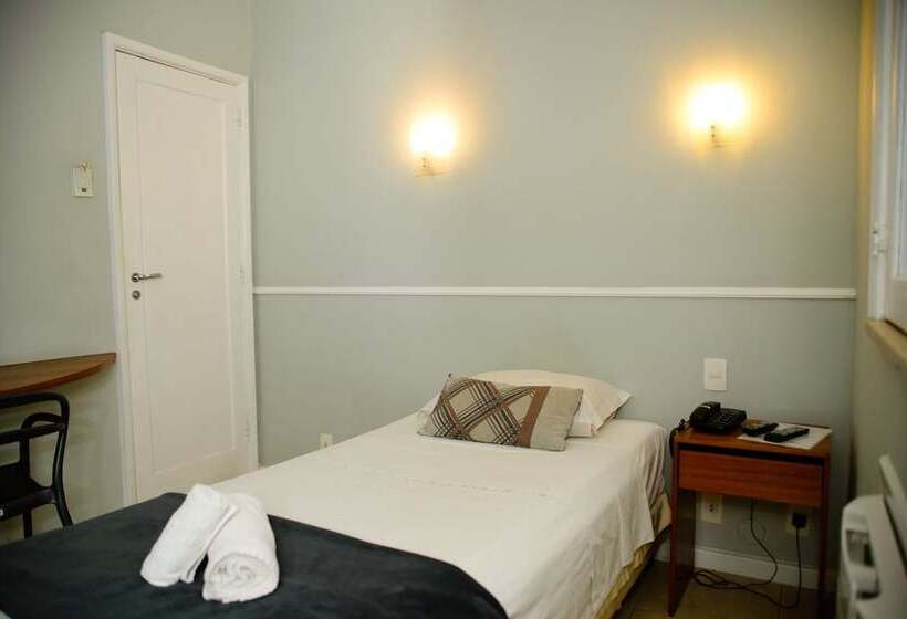 标准单人间, Petit Village Icarai