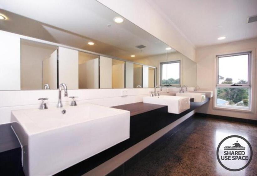 共用房间的床, The Island Accommodation