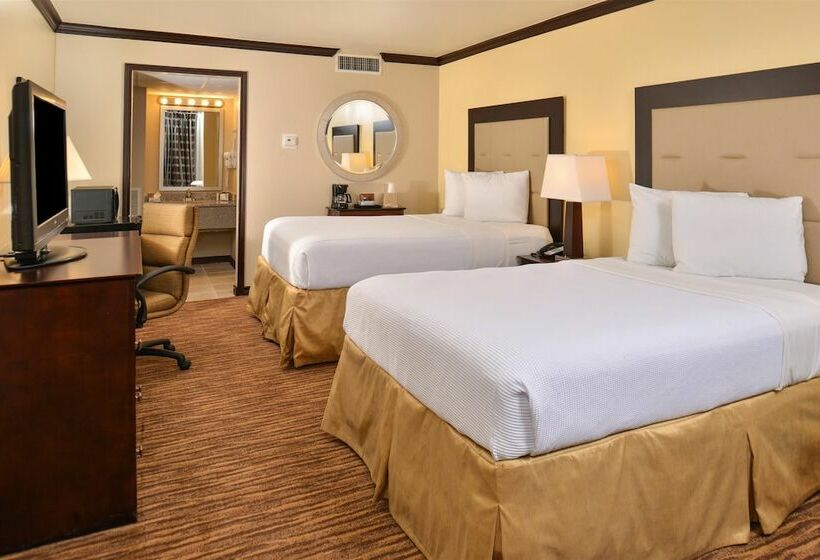 带2个双人床的标准工作室, Rodeway Inn