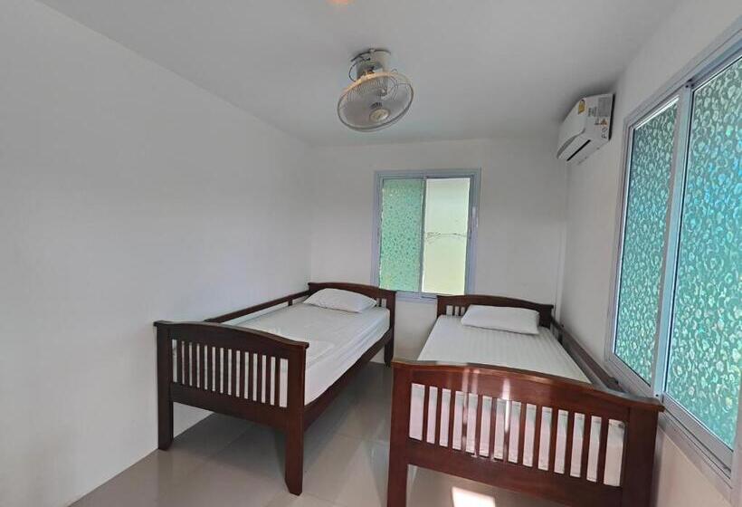 バスルーム共同エコノミー4人部屋, Moon Travel Phangan