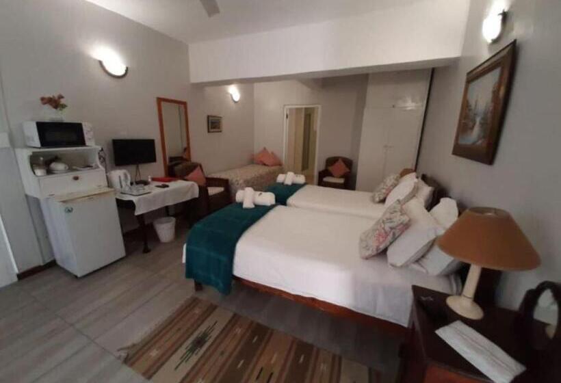 スタンダードトリプルルーム, Whale Watchers Inn