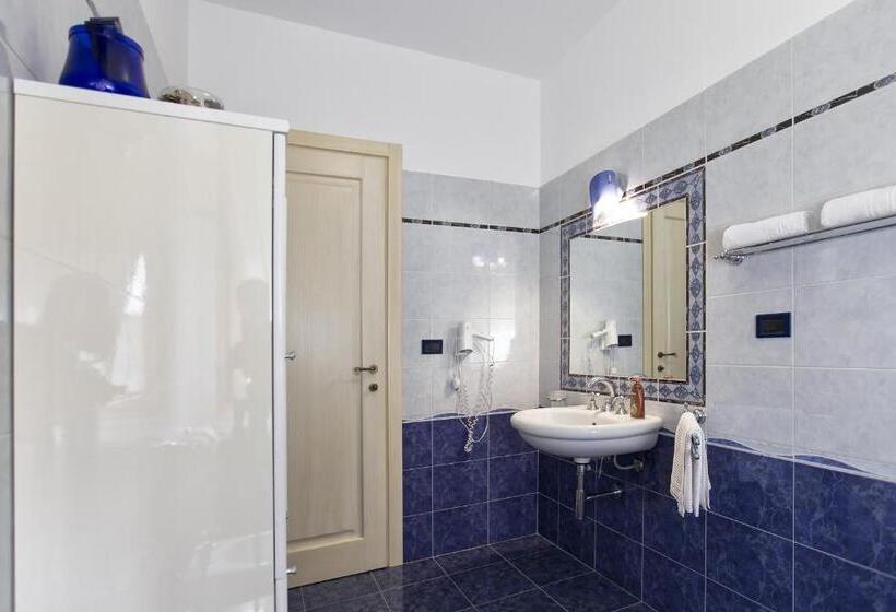 Номер Стандарт Трехместный, Morpheo Rooms