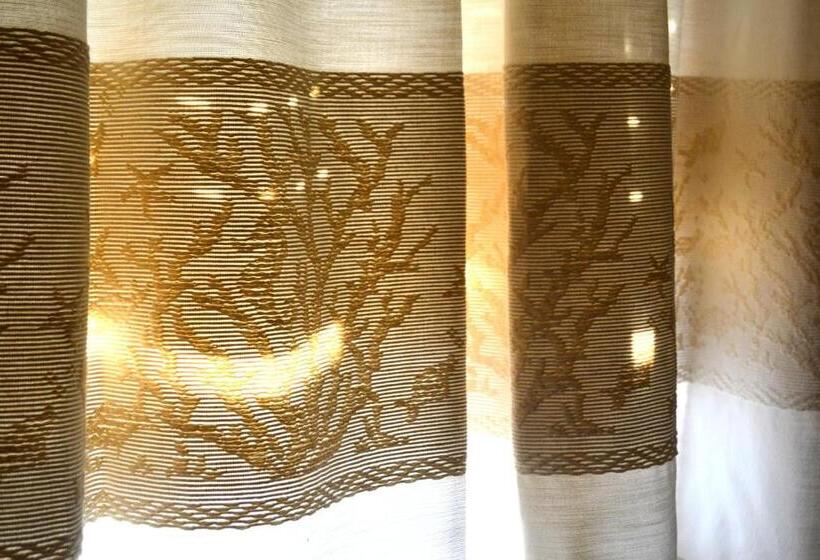 חדר משפחתי, Morpheo Rooms