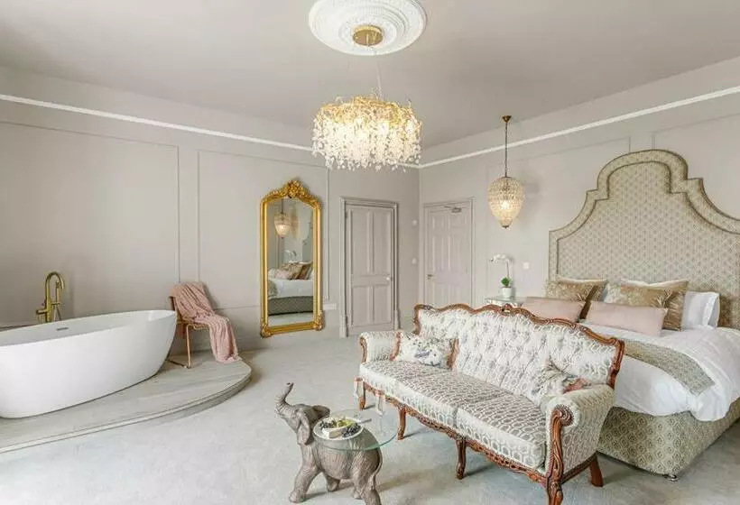 سوئیت با بالکن, Welbeck Manor And Golf