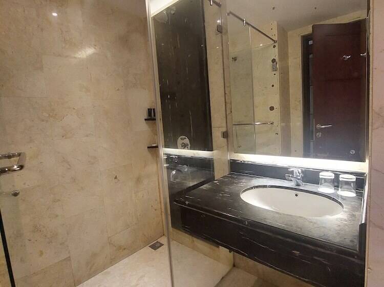 이그제큐티브 룸 킹사이즈 침대, Grand Qin Hotel Banjarbaru Syariah