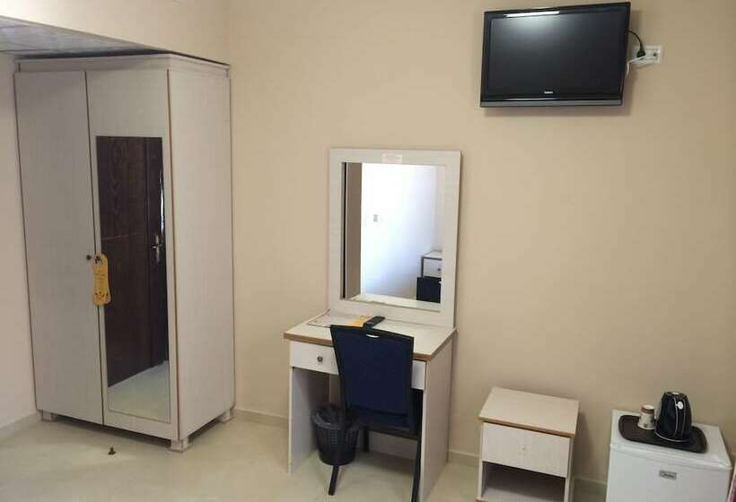 اتاق استاندارد سه نفره, Alexander