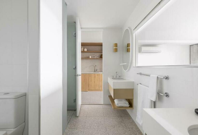 استودیوی لوکس, The Johnson Brisbane   Art Series