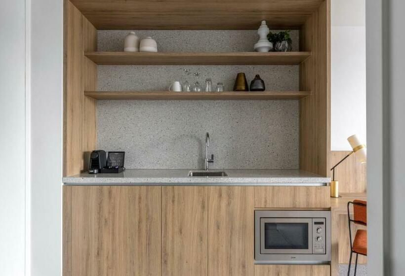 استودیوی لوکس, The Johnson Brisbane   Art Series