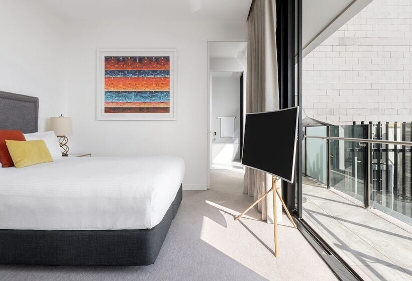 استودیوی لوکس, The Johnson Brisbane   Art Series