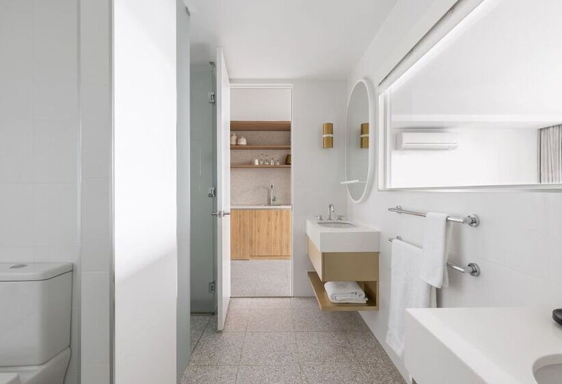 استودیوی لوکس, The Johnson Brisbane   Art Series