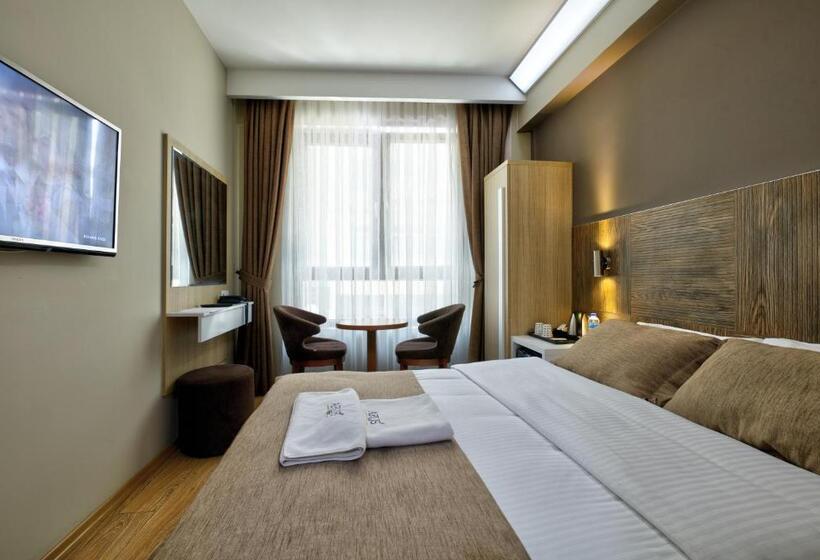 이코노미 룸, Arus