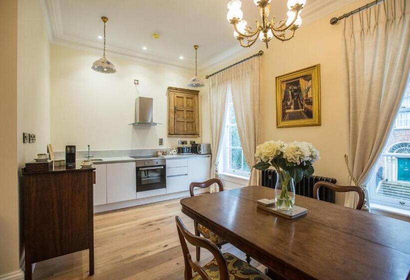 Апартаменты Deluxe 2 Спальни, Bishop S Gate