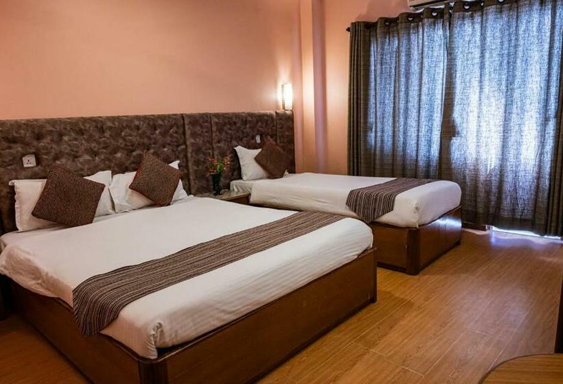 اتاق لوکس سه تخته, Kathmandu Prince