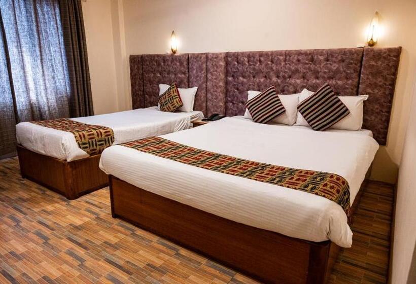 اتاق لوکس سه تخته, Kathmandu Prince