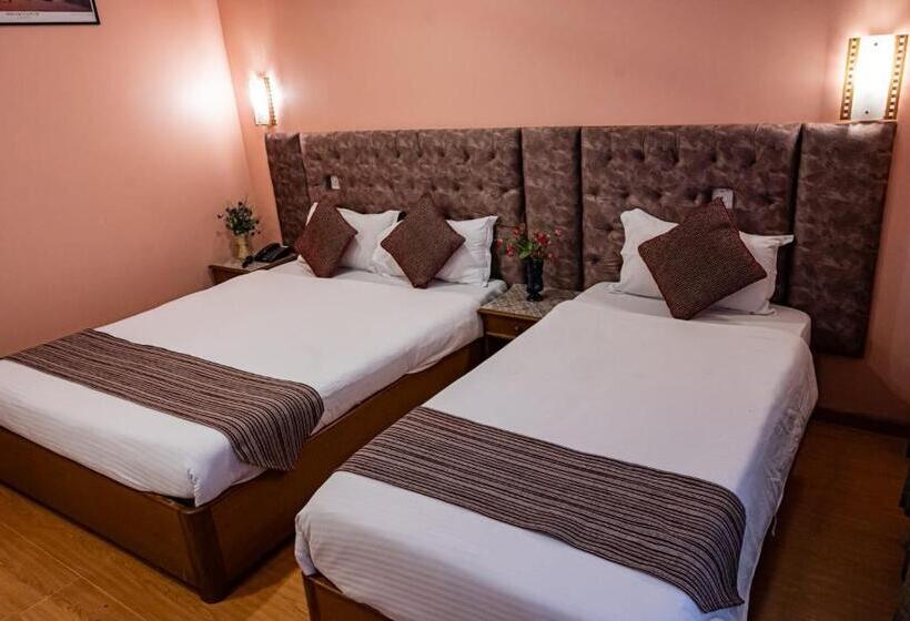 اتاق لوکس سه تخته, Kathmandu Prince