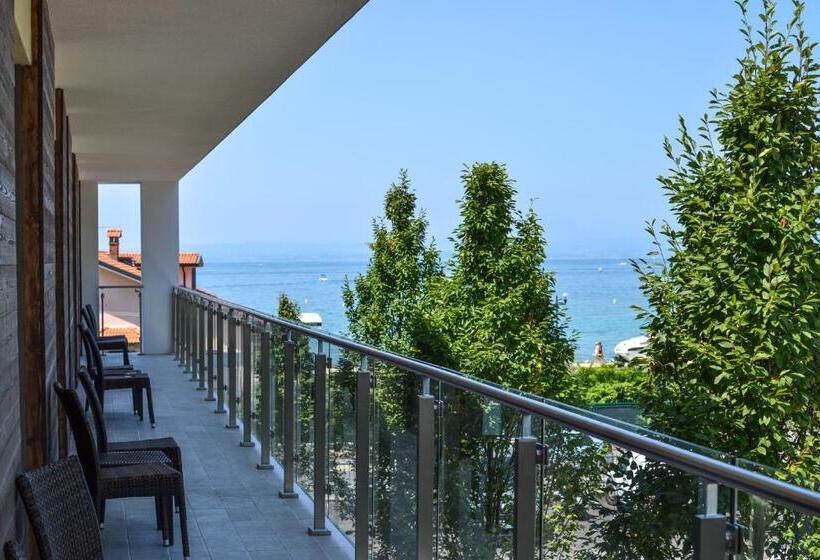 Superior room with lake view, Maximilian