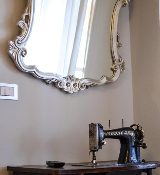 חדר סופריור לשלושה, Maximilian