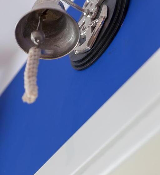 חדר סופריור לארבעה, Maximilian