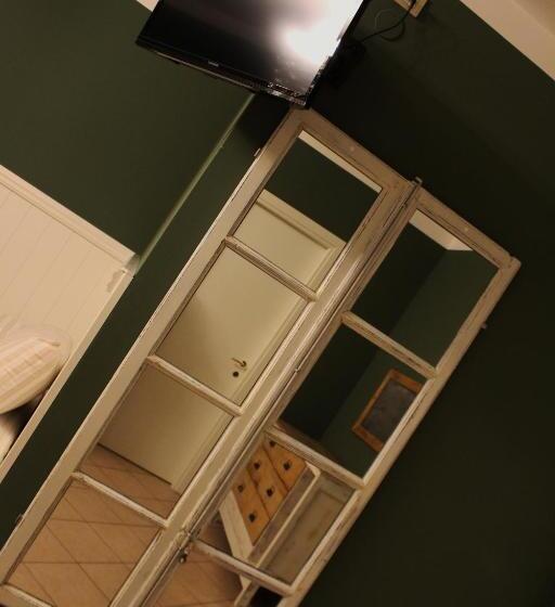 חדר סופריור, Maximilian