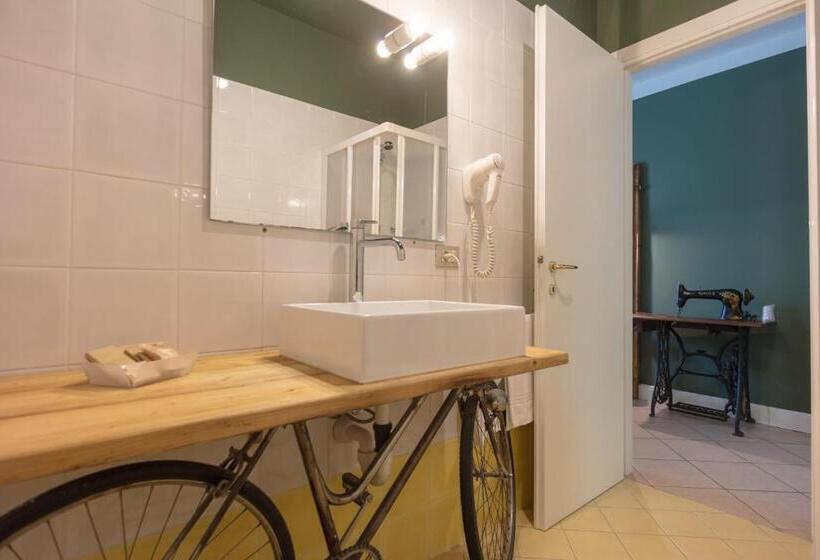 חדר סופריור, Maximilian