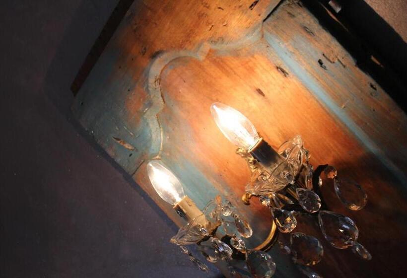 חדר סופריור יחיד, Maximilian