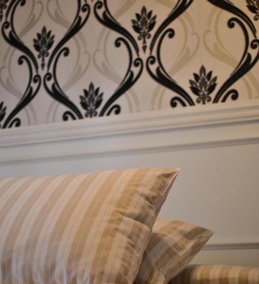 Suite with lake view, Maximilian