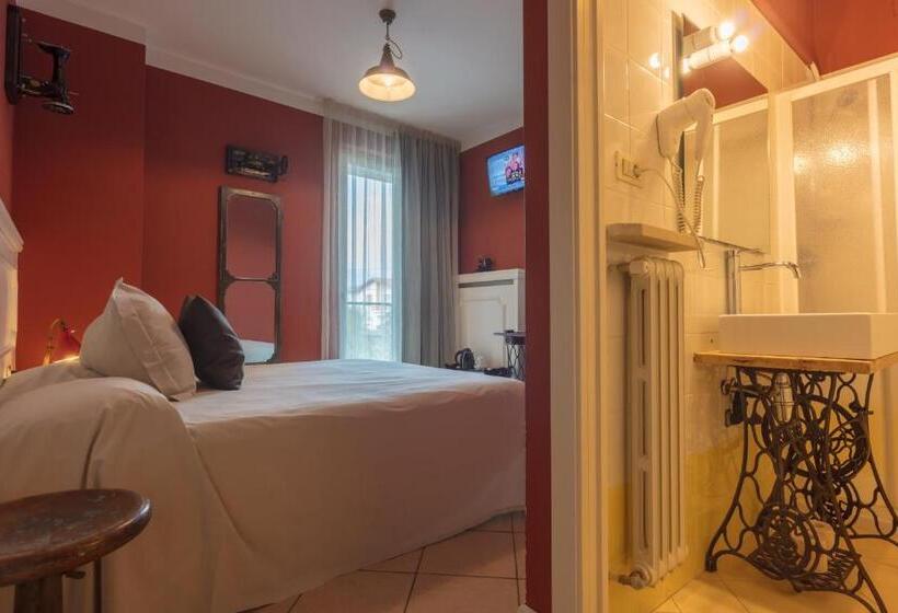 Suite with lake view, Maximilian