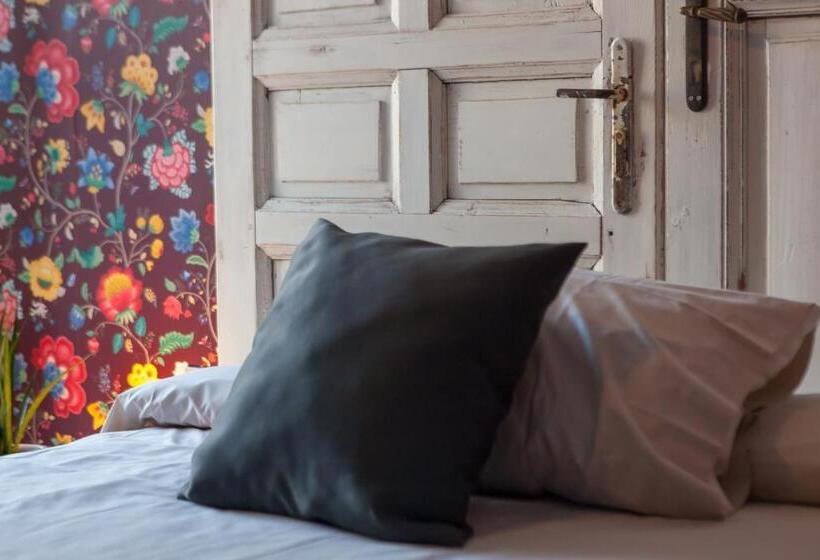 Suite with lake view, Maximilian