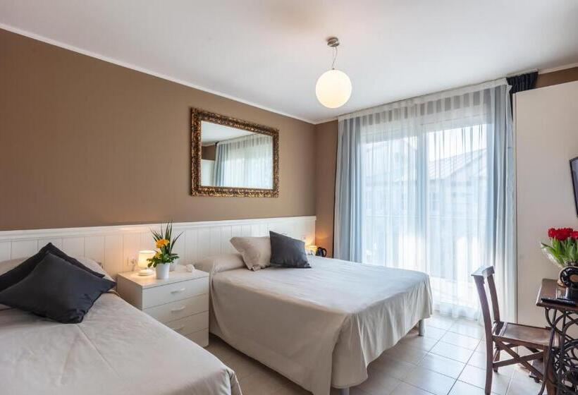 Suite with lake view, Maximilian