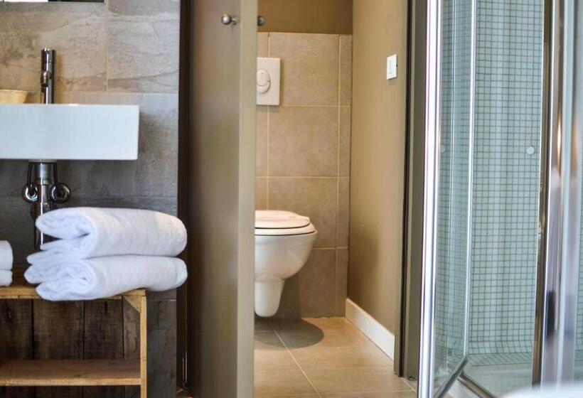 חדר סופריור לארבעה, Maximilian