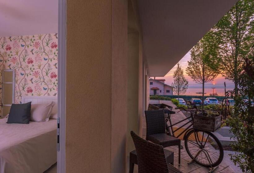 חדר סופריור, Maximilian