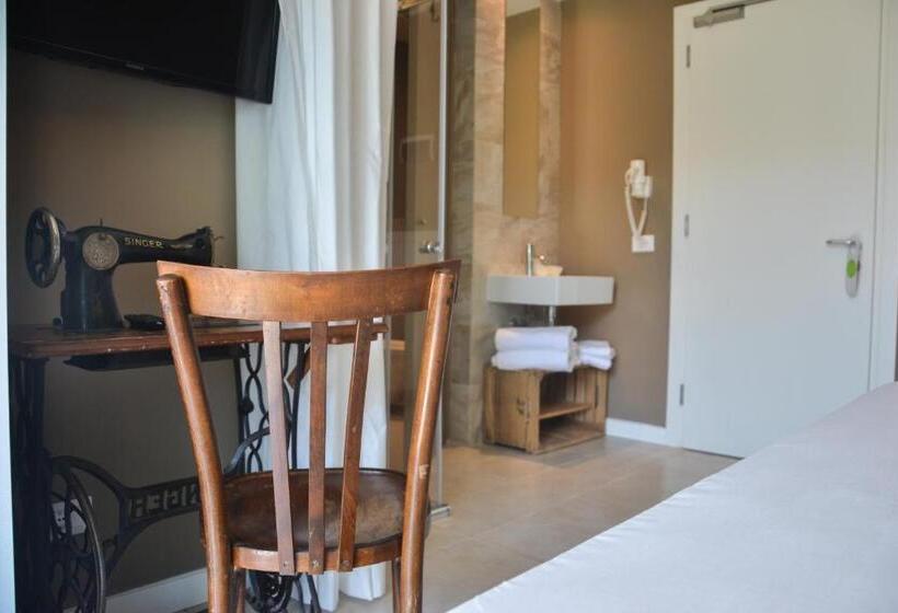 חדר סופריור יחיד, Maximilian