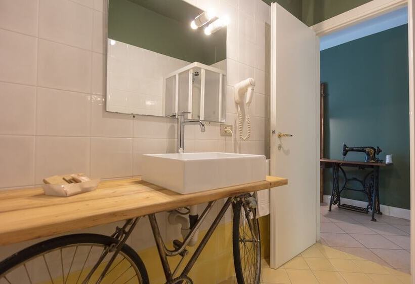 חדר סופריור, Maximilian