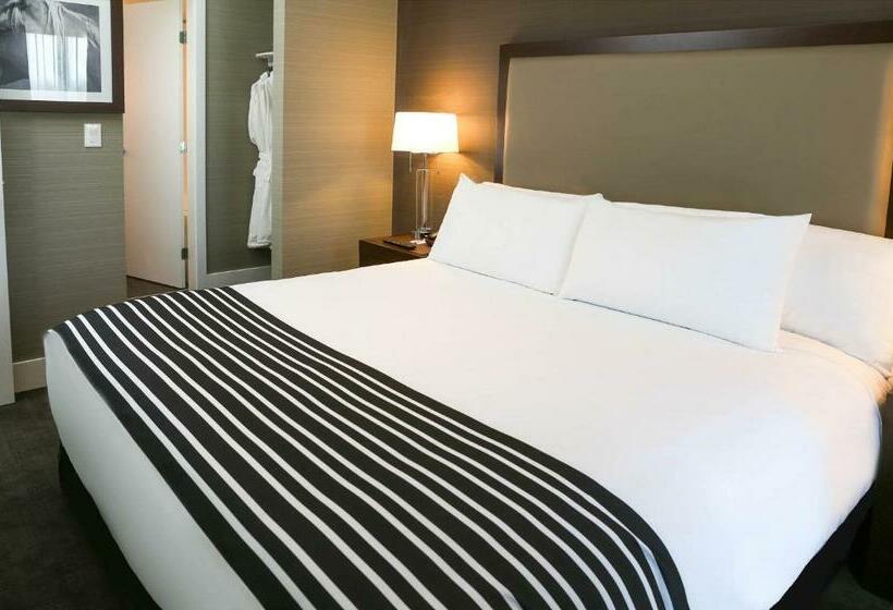 جناح إدارى, Sandman Hotel Abbotsford Airport