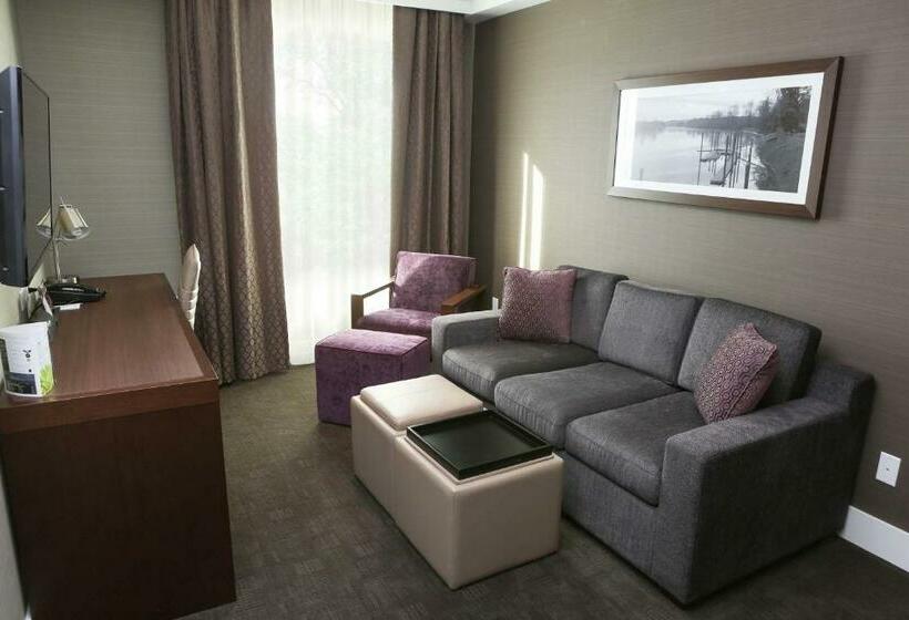 Президентский Люкс, Sandman Hotel Abbotsford Airport