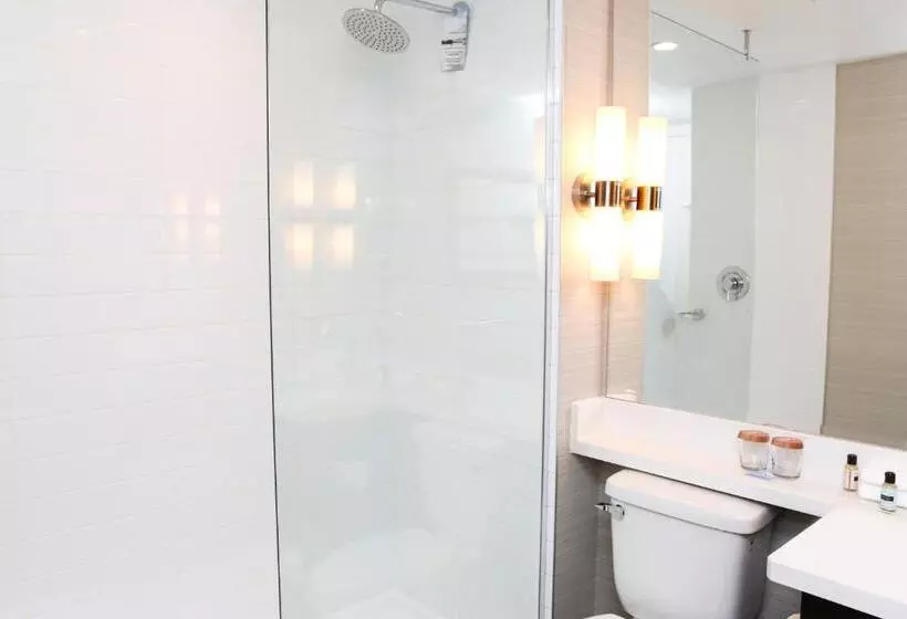 キングサイズベッドのスイートルーム, Sandman Hotel Abbotsford Airport