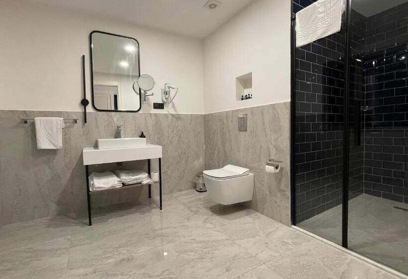 اتاق لوکس با چشمانداز دریا, Mona Bosphorus